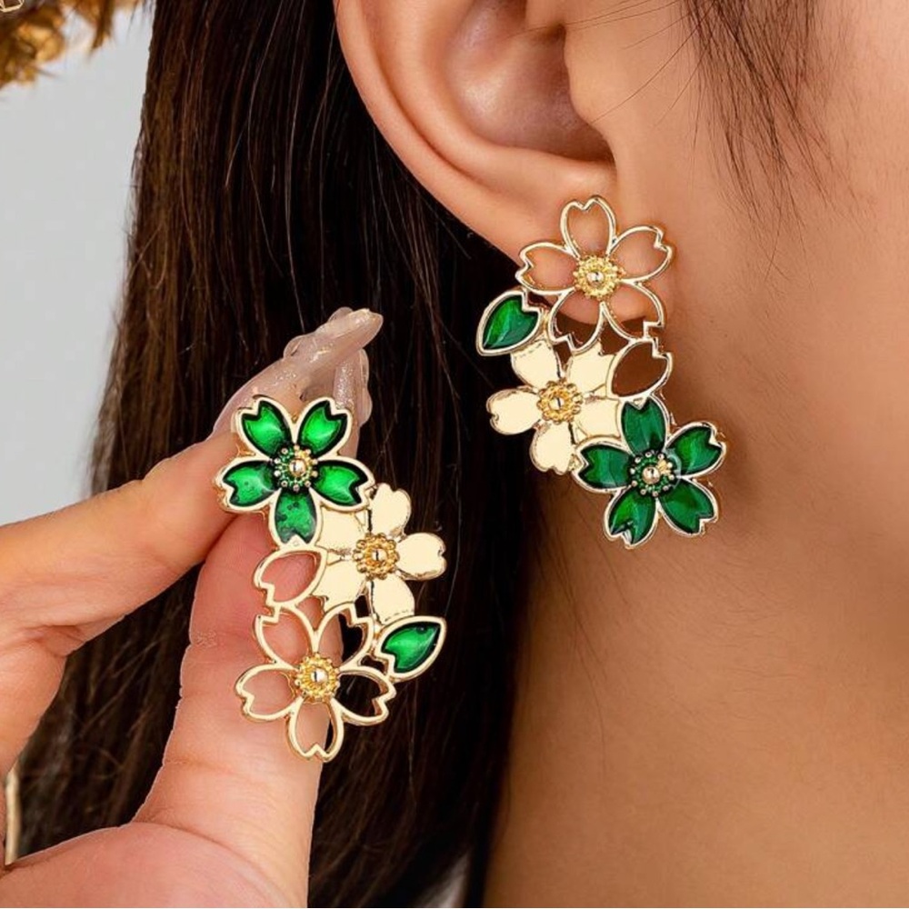 2/$30🌵 Green & Gold Tone Trailing Floral Earrings Flowers Boho Jewelry NEW